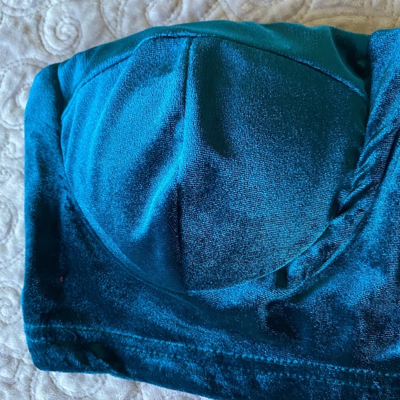 Two piece set - Picture 2 of 9